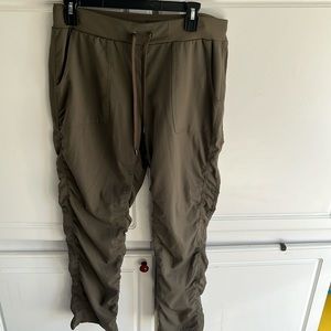 St. John’s bay, women’s, straight leg, athletic fit pants size medium